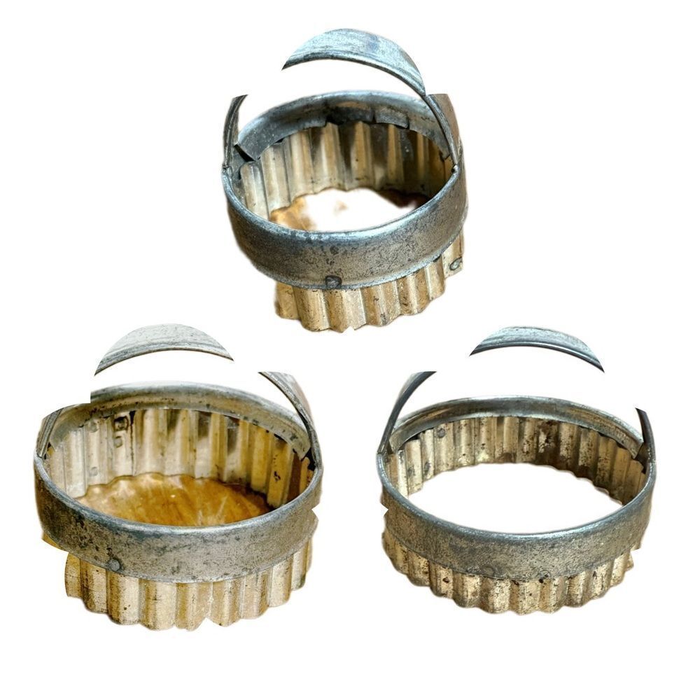 Vintage 1950’s fluted aluminum cookie/biscuit cutters‎ with handles
